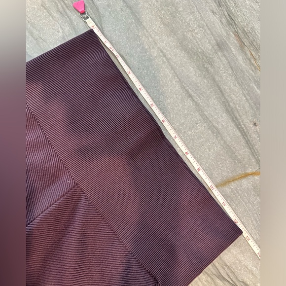 Spanx plum color ribbed leggings ‘look at me now’ model - Picture 10 of 10